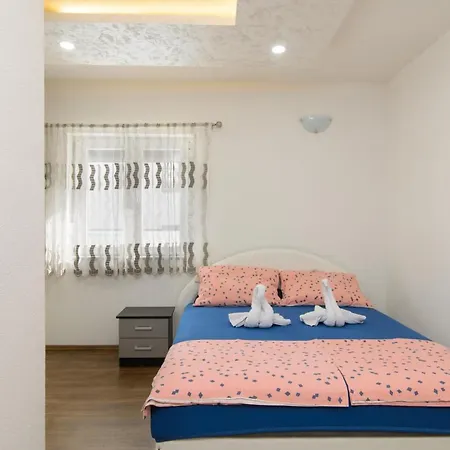 Etta Ciovo Apartment *
