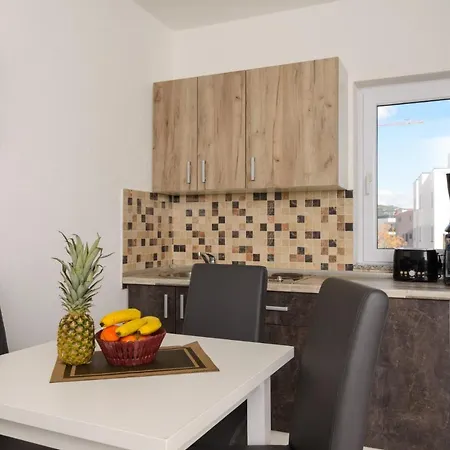 Etta Ciovo Apartment *