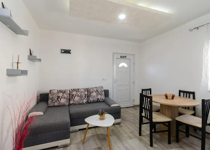 Etta Ciovo Apartment *