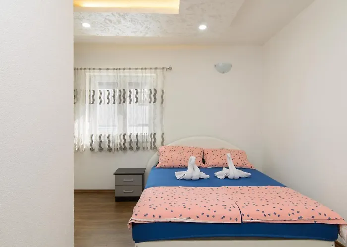 Etta Ciovo Apartment *